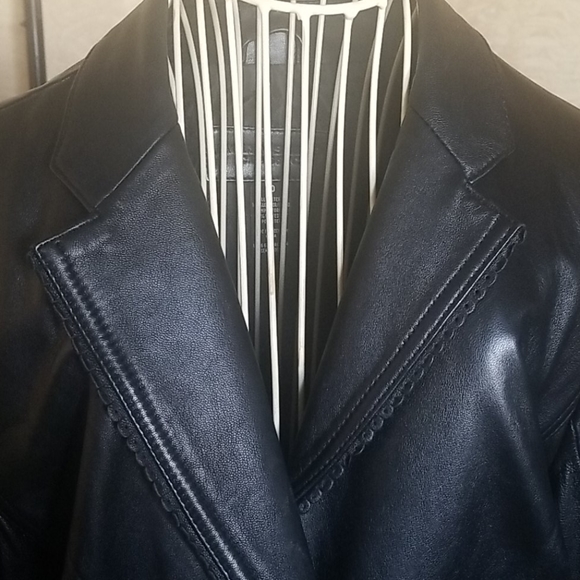 Black leather women's blazer - Picture 3 of 11